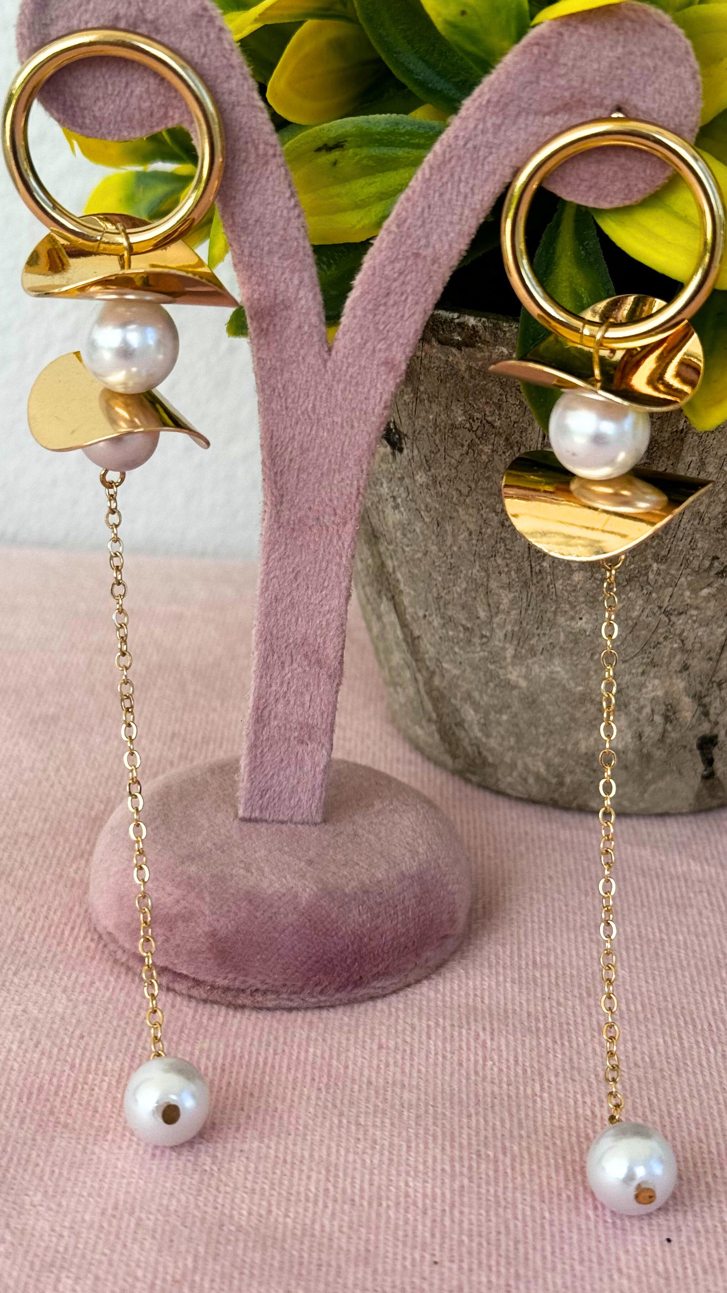 Golden Flow Pearl Earrings