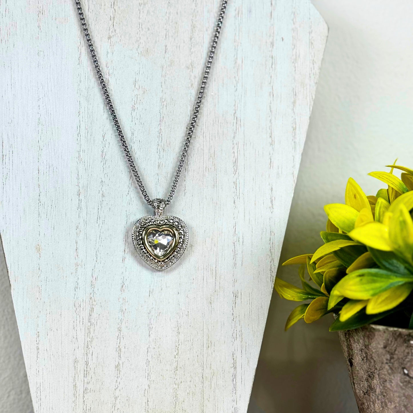 ✨ Vintage Heart Crystal Pendant Necklace