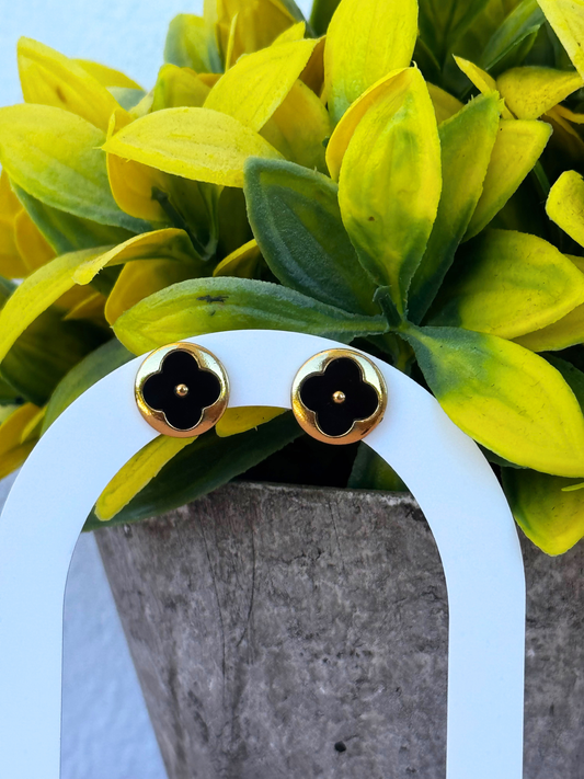🖤 Petal Stud Black