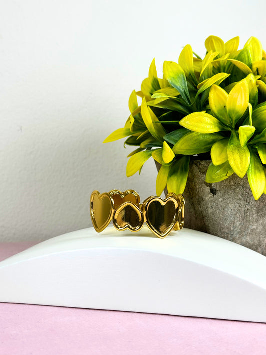 ✨ Bold Golden Hearts Bracelet